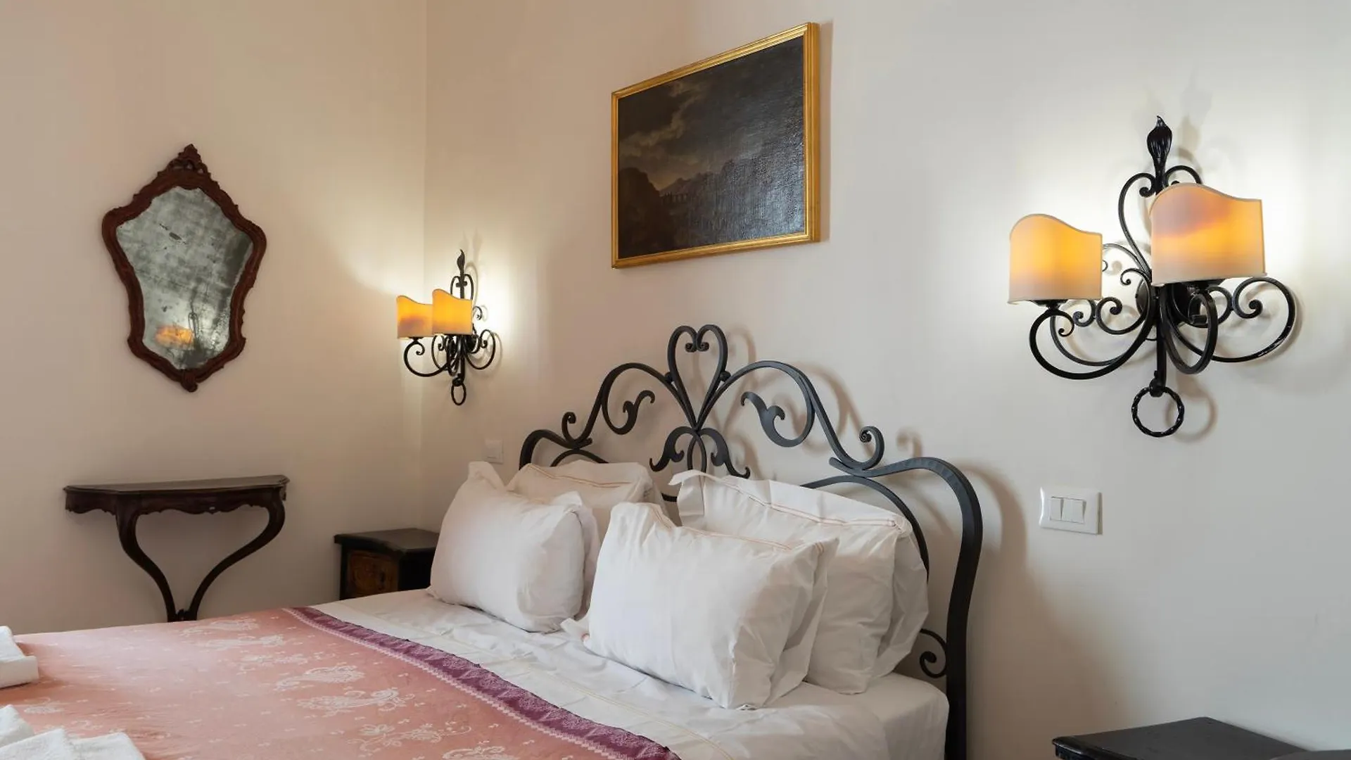 Giglio & Viola Borgia Apartment Florence