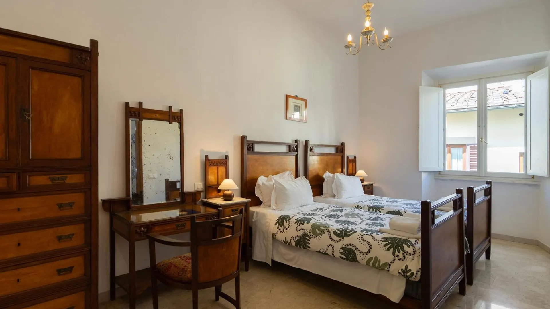 Giglio & Viola Borgia Apartment Florence